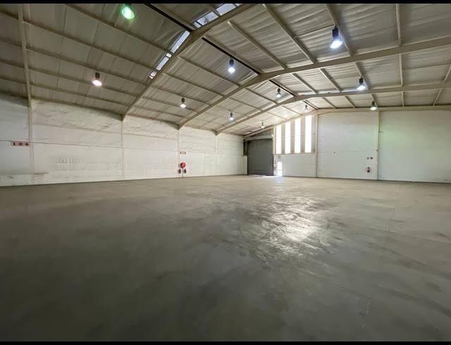 1,318M² WAREHOUSE TO LET IN HALFWAY HOUSE